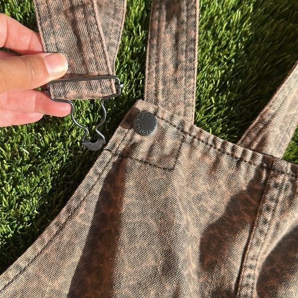 Free People Leopard Print Overalls woman’s size 6 - Picture 4 of 10